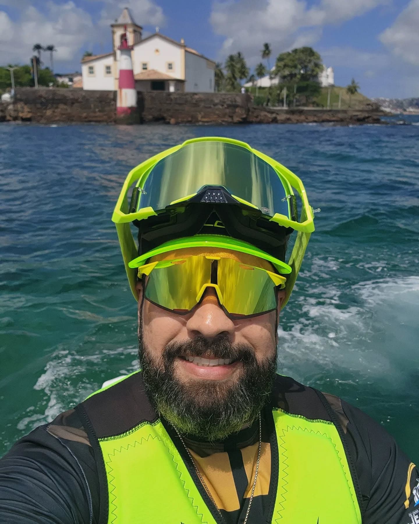 Barretão navegando pelas águas de Salvador